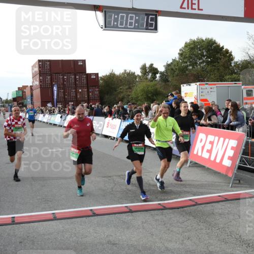03.10.2025 - Köhlbrandbrückenlauf Yannick Fuchs http://msf.ph/oto/8984074 03.10.2025 16:08:14 Ziel 7019, 7285, 7310, 7311, 7449, 7506, 8265 meine-sportfotos.de