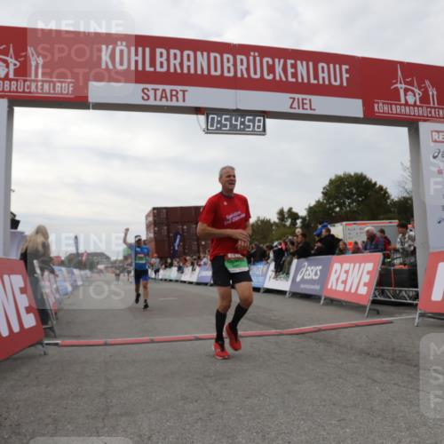 03.10.2025 - Köhlbrandbrückenlauf Yannick Fuchs http://msf.ph/oto/8984075 03.10.2025 15:54:56 Ziel 7010, 7597, 8872, 9481, 9590, 9594 meine-sportfotos.de