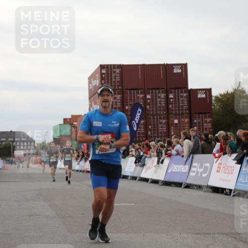 03.10.2025 - Köhlbrandbrückenlauf Yannick Fuchs http://msf.ph/oto/8984080 03.10.2025 15:54:57 Ziel 7010, 7597, 8872, 9481, 9590, 9594 meine-sportfotos.de