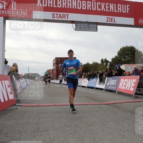 03.10.2025 - Köhlbrandbrückenlauf Yannick Fuchs http://msf.ph/oto/8984081 03.10.2025 15:54:58 Ziel 7010, 7597, 8872, 9481, 9590, 9594 meine-sportfotos.de
