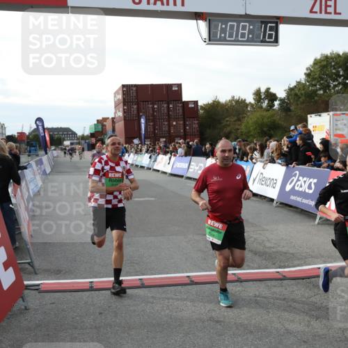 03.10.2025 - Köhlbrandbrückenlauf Yannick Fuchs http://msf.ph/oto/8984085 03.10.2025 16:08:14 Ziel 7019, 7285, 7310, 7311, 7449, 7506, 8265 meine-sportfotos.de