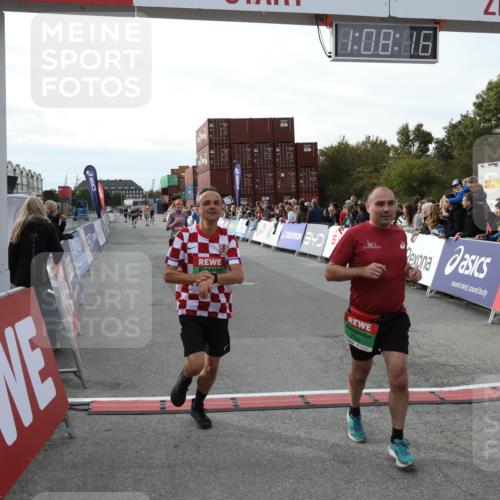 03.10.2025 - Köhlbrandbrückenlauf Yannick Fuchs http://msf.ph/oto/8984088 03.10.2025 16:08:15 Ziel 7019, 7285, 7310, 7311, 7449, 7506, 8265 meine-sportfotos.de