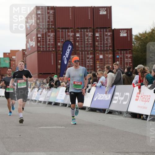 03.10.2025 - Köhlbrandbrückenlauf Yannick Fuchs http://msf.ph/oto/8984089 03.10.2025 15:54:59 Ziel 7010, 7597, 9481, 9590, 9594 meine-sportfotos.de