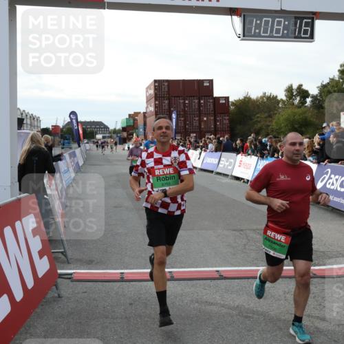 03.10.2025 - Köhlbrandbrückenlauf Yannick Fuchs http://msf.ph/oto/8984090 03.10.2025 16:08:15 Ziel 7019, 7285, 7310, 7311, 7449, 7506, 8265 meine-sportfotos.de