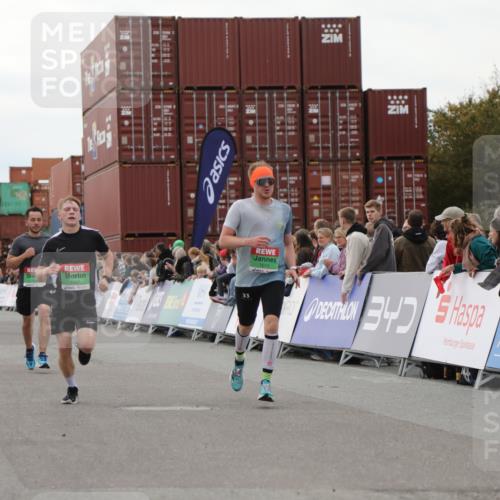 03.10.2025 - Köhlbrandbrückenlauf Yannick Fuchs http://msf.ph/oto/8984091 03.10.2025 15:54:59 Ziel 7010, 7597, 9481, 9590, 9594 meine-sportfotos.de