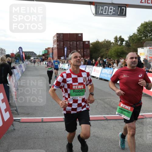 03.10.2025 - Köhlbrandbrückenlauf Yannick Fuchs http://msf.ph/oto/8984092 03.10.2025 16:08:15 Ziel 7019, 7285, 7310, 7311, 7449, 7506, 8265 meine-sportfotos.de