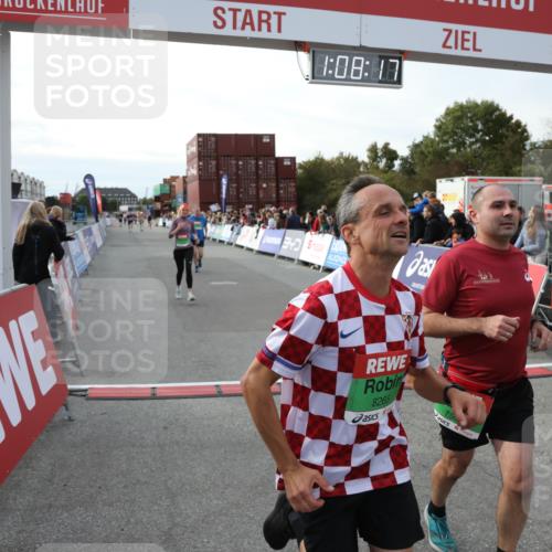 03.10.2025 - Köhlbrandbrückenlauf Yannick Fuchs http://msf.ph/oto/8984094 03.10.2025 16:08:15 Ziel 7019, 7285, 7310, 7311, 7449, 7506, 8265 meine-sportfotos.de