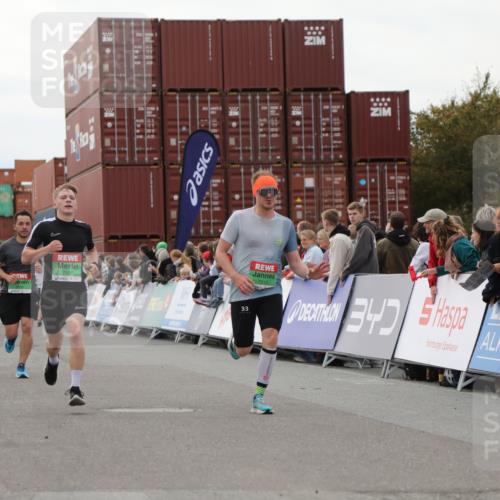03.10.2025 - Köhlbrandbrückenlauf Yannick Fuchs http://msf.ph/oto/8984095 03.10.2025 15:55:00 Ziel 7010, 7040, 7597, 9590, 9594 meine-sportfotos.de