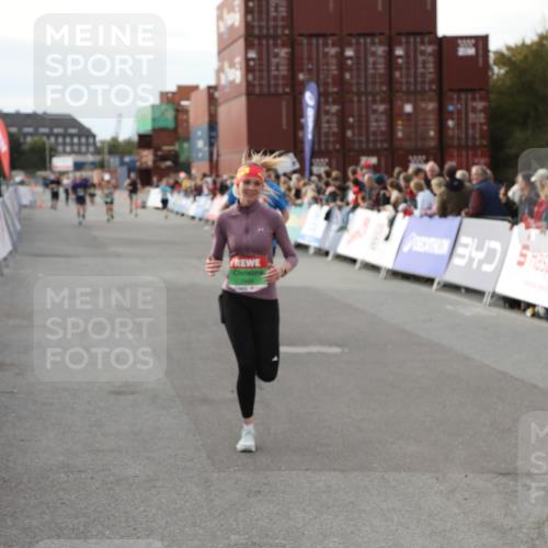 03.10.2025 - Köhlbrandbrückenlauf Yannick Fuchs http://msf.ph/oto/8984096 03.10.2025 16:08:16 Ziel 7019, 7285, 7310, 7311, 7449, 7506, 8265 meine-sportfotos.de