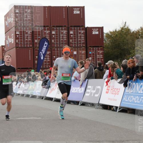 03.10.2025 - Köhlbrandbrückenlauf Yannick Fuchs http://msf.ph/oto/8984097 03.10.2025 15:55:00 Ziel 7010, 7040, 7597, 9590, 9594 meine-sportfotos.de