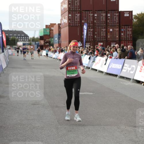 03.10.2025 - Köhlbrandbrückenlauf Yannick Fuchs http://msf.ph/oto/8984098 03.10.2025 16:08:16 Ziel 7019, 7285, 7310, 7311, 7449, 7506, 8265 meine-sportfotos.de