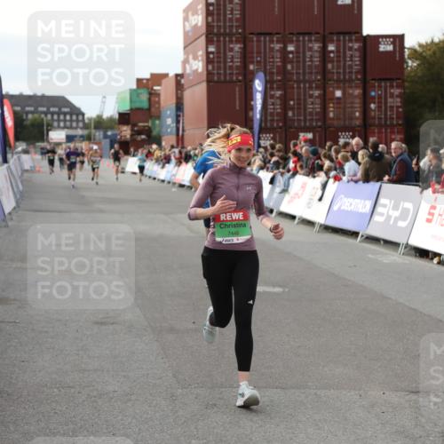 03.10.2025 - Köhlbrandbrückenlauf Yannick Fuchs http://msf.ph/oto/8984100 03.10.2025 16:08:16 Ziel 7019, 7285, 7310, 7311, 7449, 7506, 8265 meine-sportfotos.de