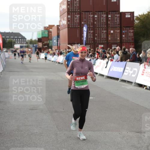 03.10.2025 - Köhlbrandbrückenlauf Yannick Fuchs http://msf.ph/oto/8984102 03.10.2025 16:08:16 Ziel 7019, 7285, 7310, 7311, 7449, 7506, 8265 meine-sportfotos.de