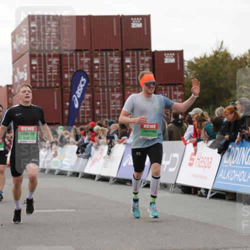 03.10.2025 - Köhlbrandbrückenlauf Yannick Fuchs http://msf.ph/oto/8984104 03.10.2025 15:55:00 Ziel 7010, 7040, 7597, 9590, 9594 meine-sportfotos.de