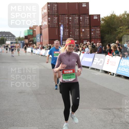 03.10.2025 - Köhlbrandbrückenlauf Yannick Fuchs http://msf.ph/oto/8984105 03.10.2025 16:08:17 Ziel 7019, 7285, 7310, 7311, 7449, 7506, 8265 meine-sportfotos.de