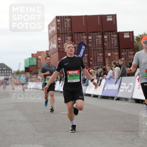 03.10.2025 - Köhlbrandbrückenlauf Yannick Fuchs http://msf.ph/oto/8984109 03.10.2025 15:55:01 Ziel 7010, 7040, 7597, 7898, 9590, 9594 meine-sportfotos.de