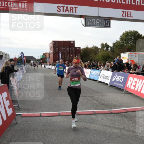 03.10.2025 - Köhlbrandbrückenlauf Yannick Fuchs http://msf.ph/oto/8984110 03.10.2025 16:08:17 Ziel 7019, 7285, 7310, 7311, 7449, 7506, 8265 meine-sportfotos.de