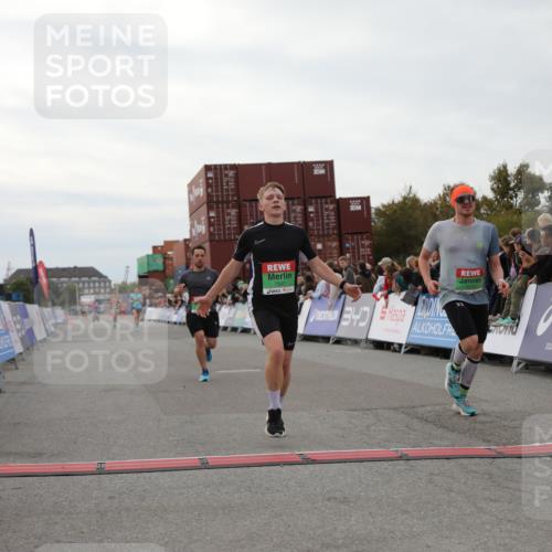 03.10.2025 - Köhlbrandbrückenlauf Yannick Fuchs http://msf.ph/oto/8984113 03.10.2025 15:55:01 Ziel 7010, 7040, 7597, 7898, 9590, 9594 meine-sportfotos.de