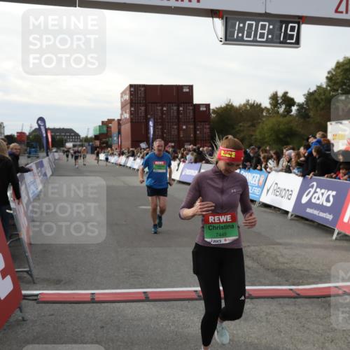 03.10.2025 - Köhlbrandbrückenlauf Yannick Fuchs http://msf.ph/oto/8984114 03.10.2025 16:08:17 Ziel 7019, 7285, 7310, 7311, 7449, 7506, 8265 meine-sportfotos.de