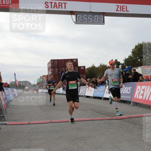 03.10.2025 - Köhlbrandbrückenlauf Yannick Fuchs http://msf.ph/oto/8984115 03.10.2025 15:55:02 Ziel 7010, 7040, 7597, 7898, 9594 meine-sportfotos.de