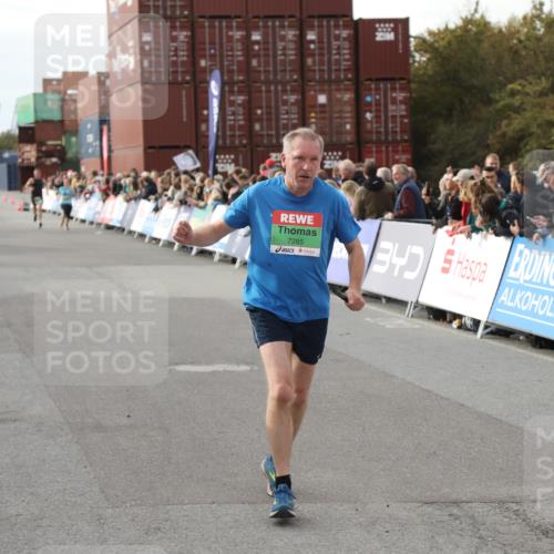 03.10.2025 - Köhlbrandbrückenlauf Yannick Fuchs http://msf.ph/oto/8984116 03.10.2025 16:08:18 Ziel 7019, 7285, 7314, 7449, 7506, 8265 meine-sportfotos.de