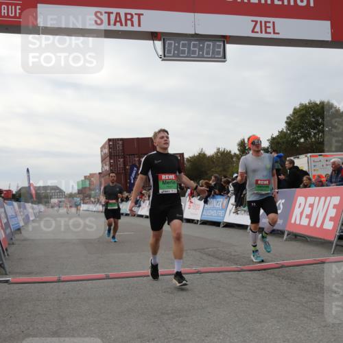 03.10.2025 - Köhlbrandbrückenlauf Yannick Fuchs http://msf.ph/oto/8984117 03.10.2025 15:55:02 Ziel 7010, 7040, 7597, 7898, 9594 meine-sportfotos.de