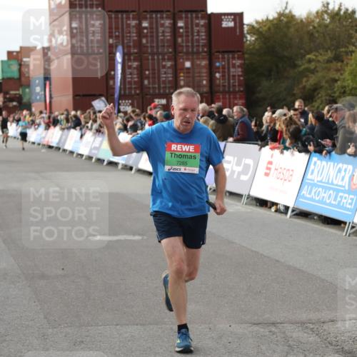 03.10.2025 - Köhlbrandbrückenlauf Yannick Fuchs http://msf.ph/oto/8984118 03.10.2025 16:08:18 Ziel 7019, 7285, 7314, 7449, 7506, 8265 meine-sportfotos.de