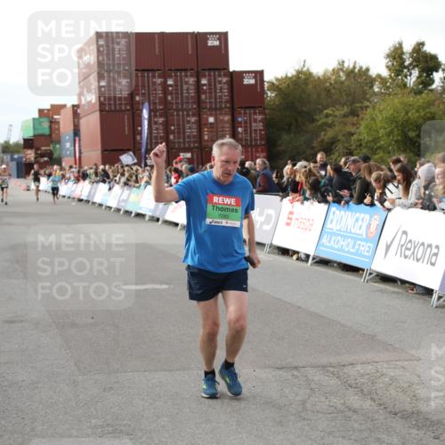 03.10.2025 - Köhlbrandbrückenlauf Yannick Fuchs http://msf.ph/oto/8984120 03.10.2025 16:08:18 Ziel 7019, 7285, 7314, 7449, 7506, 8265 meine-sportfotos.de