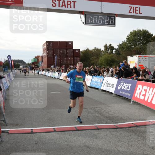 03.10.2025 - Köhlbrandbrückenlauf Yannick Fuchs http://msf.ph/oto/8984122 03.10.2025 16:08:18 Ziel 7019, 7285, 7314, 7449, 7506, 8265 meine-sportfotos.de