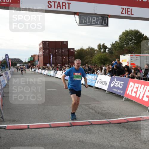 03.10.2025 - Köhlbrandbrückenlauf Yannick Fuchs http://msf.ph/oto/8984124 03.10.2025 16:08:19 Ziel 7285, 7314, 7349, 7449 meine-sportfotos.de