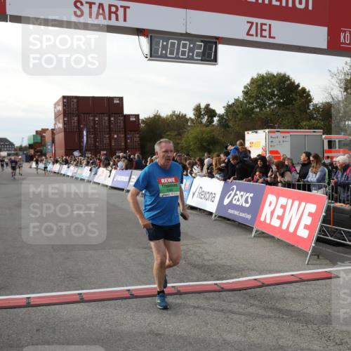 03.10.2025 - Köhlbrandbrückenlauf Yannick Fuchs http://msf.ph/oto/8984128 03.10.2025 16:08:19 Ziel 7285, 7314, 7349, 7449 meine-sportfotos.de