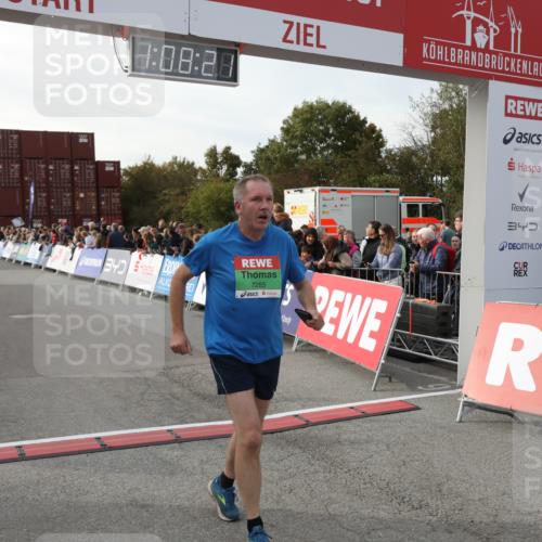 03.10.2025 - Köhlbrandbrückenlauf Yannick Fuchs http://msf.ph/oto/8984134 03.10.2025 16:08:19 Ziel 7285, 7314, 7349, 7449 meine-sportfotos.de