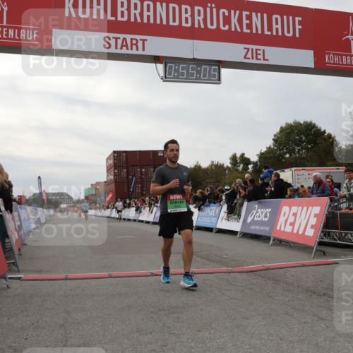 03.10.2025 - Köhlbrandbrückenlauf Yannick Fuchs http://msf.ph/oto/8984135 03.10.2025 15:55:03 Ziel 7010, 7040, 7597, 7898, 9594 meine-sportfotos.de