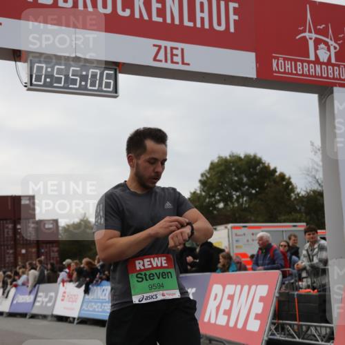 03.10.2025 - Köhlbrandbrückenlauf Yannick Fuchs http://msf.ph/oto/8984140 03.10.2025 15:55:04 Ziel 7010, 7040, 7100, 7597, 7898, 9594 meine-sportfotos.de