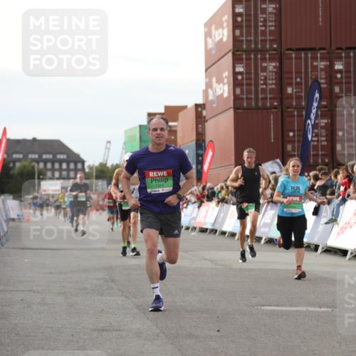 03.10.2025 - Köhlbrandbrückenlauf Yannick Fuchs http://msf.ph/oto/8984146 03.10.2025 16:08:25 Ziel 7314, 7349, 7423, 7594, 7851, 9110 meine-sportfotos.de