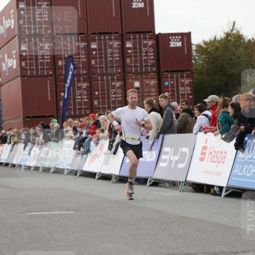 03.10.2025 - Köhlbrandbrückenlauf Yannick Fuchs http://msf.ph/oto/8984149 03.10.2025 15:55:07 Ziel 7040, 7053, 7100, 7898, 9594 meine-sportfotos.de