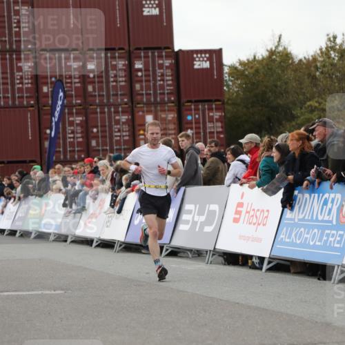 03.10.2025 - Köhlbrandbrückenlauf Yannick Fuchs http://msf.ph/oto/8984151 03.10.2025 15:55:07 Ziel 7040, 7053, 7100, 7898, 9594 meine-sportfotos.de