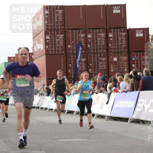 03.10.2025 - Köhlbrandbrückenlauf Yannick Fuchs http://msf.ph/oto/8984152 03.10.2025 16:08:25 Ziel 7314, 7349, 7423, 7594, 7851, 9110 meine-sportfotos.de