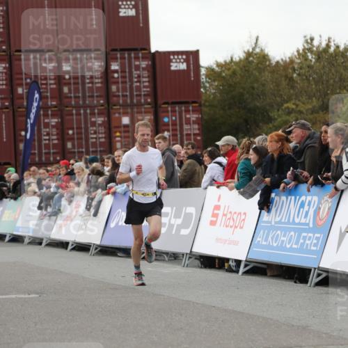03.10.2025 - Köhlbrandbrückenlauf Yannick Fuchs http://msf.ph/oto/8984153 03.10.2025 15:55:07 Ziel 7040, 7053, 7100, 7898, 9594 meine-sportfotos.de