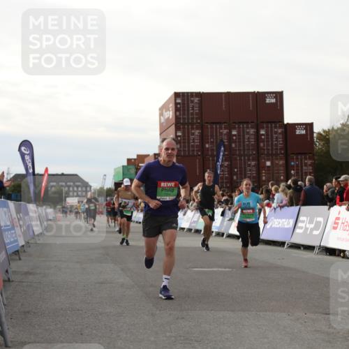 03.10.2025 - Köhlbrandbrückenlauf Yannick Fuchs http://msf.ph/oto/8984156 03.10.2025 16:08:26 Ziel 7314, 7349, 7423, 7594, 7708, 7851, 8778, 9110 meine-sportfotos.de
