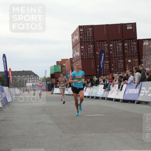 03.10.2025 - Köhlbrandbrückenlauf Yannick Fuchs http://msf.ph/oto/8984157 03.10.2025 15:55:08 Ziel 7040, 7053, 7100, 7898 meine-sportfotos.de