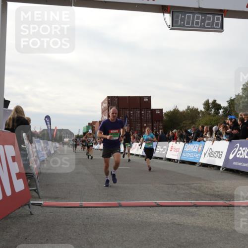 03.10.2025 - Köhlbrandbrückenlauf Yannick Fuchs http://msf.ph/oto/8984160 03.10.2025 16:08:26 Ziel 7314, 7349, 7423, 7594, 7708, 7851, 8778, 9110 meine-sportfotos.de