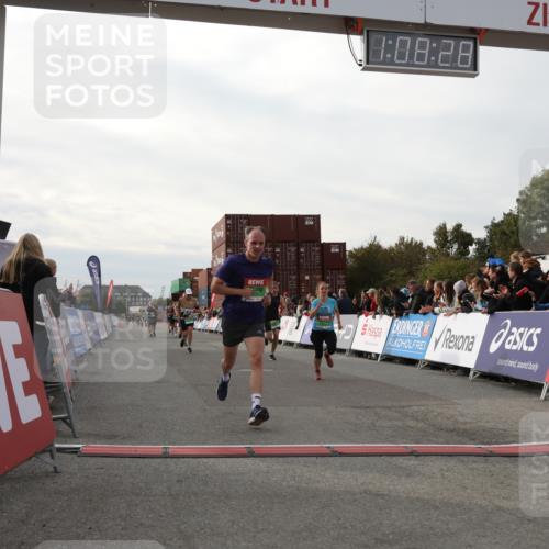 03.10.2025 - Köhlbrandbrückenlauf Yannick Fuchs http://msf.ph/oto/8984162 03.10.2025 16:08:26 Ziel 7314, 7349, 7423, 7594, 7708, 7851, 8778, 9110 meine-sportfotos.de