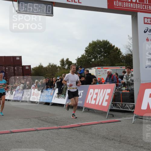 03.10.2025 - Köhlbrandbrückenlauf Yannick Fuchs http://msf.ph/oto/8984163 03.10.2025 15:55:09 Ziel 7040, 7053, 7100, 7898 meine-sportfotos.de