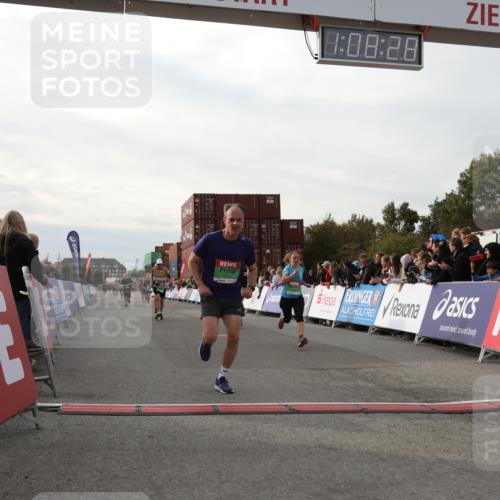 03.10.2025 - Köhlbrandbrückenlauf Yannick Fuchs http://msf.ph/oto/8984165 03.10.2025 16:08:26 Ziel 7314, 7349, 7423, 7594, 7708, 7851, 8778, 9110 meine-sportfotos.de
