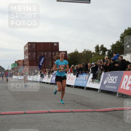 03.10.2025 - Köhlbrandbrückenlauf Yannick Fuchs http://msf.ph/oto/8984168 03.10.2025 15:55:09 Ziel 7040, 7053, 7100, 7898 meine-sportfotos.de
