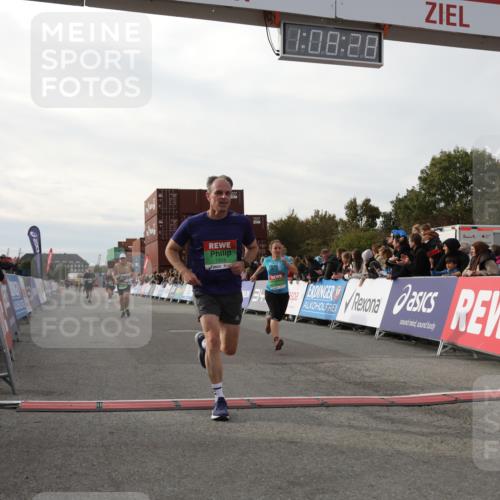 03.10.2025 - Köhlbrandbrückenlauf Yannick Fuchs http://msf.ph/oto/8984169 03.10.2025 16:08:27 Ziel 7314, 7349, 7423, 7594, 7708, 7851, 8279, 8778, 9110 meine-sportfotos.de
