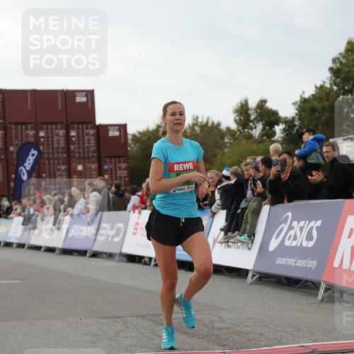 03.10.2025 - Köhlbrandbrückenlauf Yannick Fuchs http://msf.ph/oto/8984170 03.10.2025 15:55:10 Ziel 7040, 7053, 7100, 7898 meine-sportfotos.de
