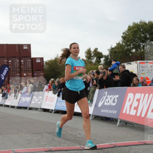 03.10.2025 - Köhlbrandbrückenlauf Yannick Fuchs http://msf.ph/oto/8984172 03.10.2025 15:55:10 Ziel 7040, 7053, 7100, 7898 meine-sportfotos.de