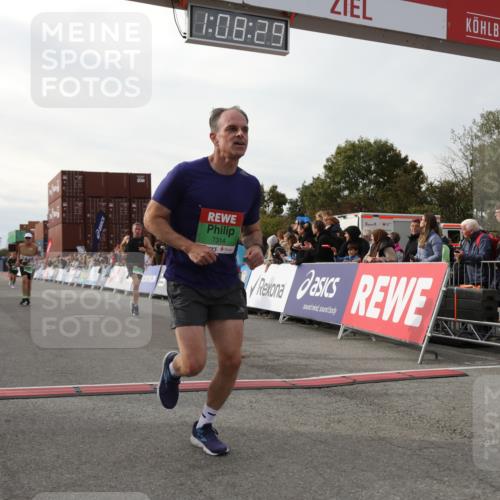 03.10.2025 - Köhlbrandbrückenlauf Yannick Fuchs http://msf.ph/oto/8984176 03.10.2025 16:08:27 Ziel 7314, 7349, 7423, 7594, 7708, 7851, 8279, 8778, 9110 meine-sportfotos.de